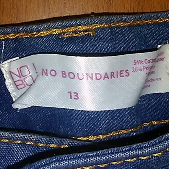 New boundary size 13 short shorts made to look cut - Picture 2 of 3